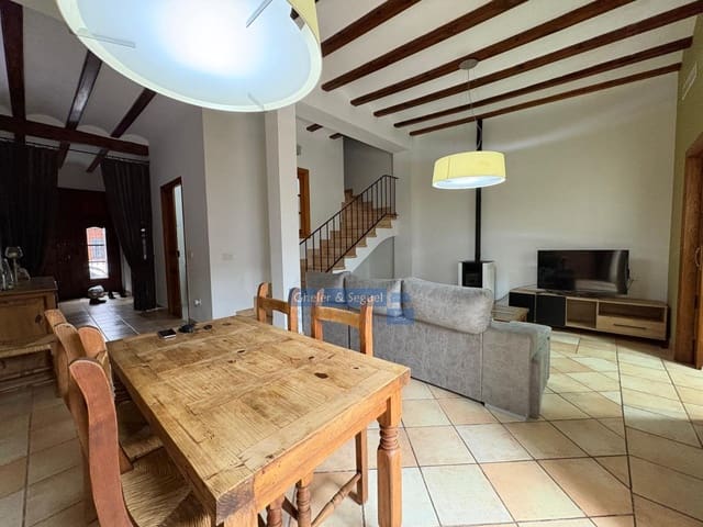 4 bedroom Townhouse for rent in Estivella - € 1,500 (Ref: 9867967)
