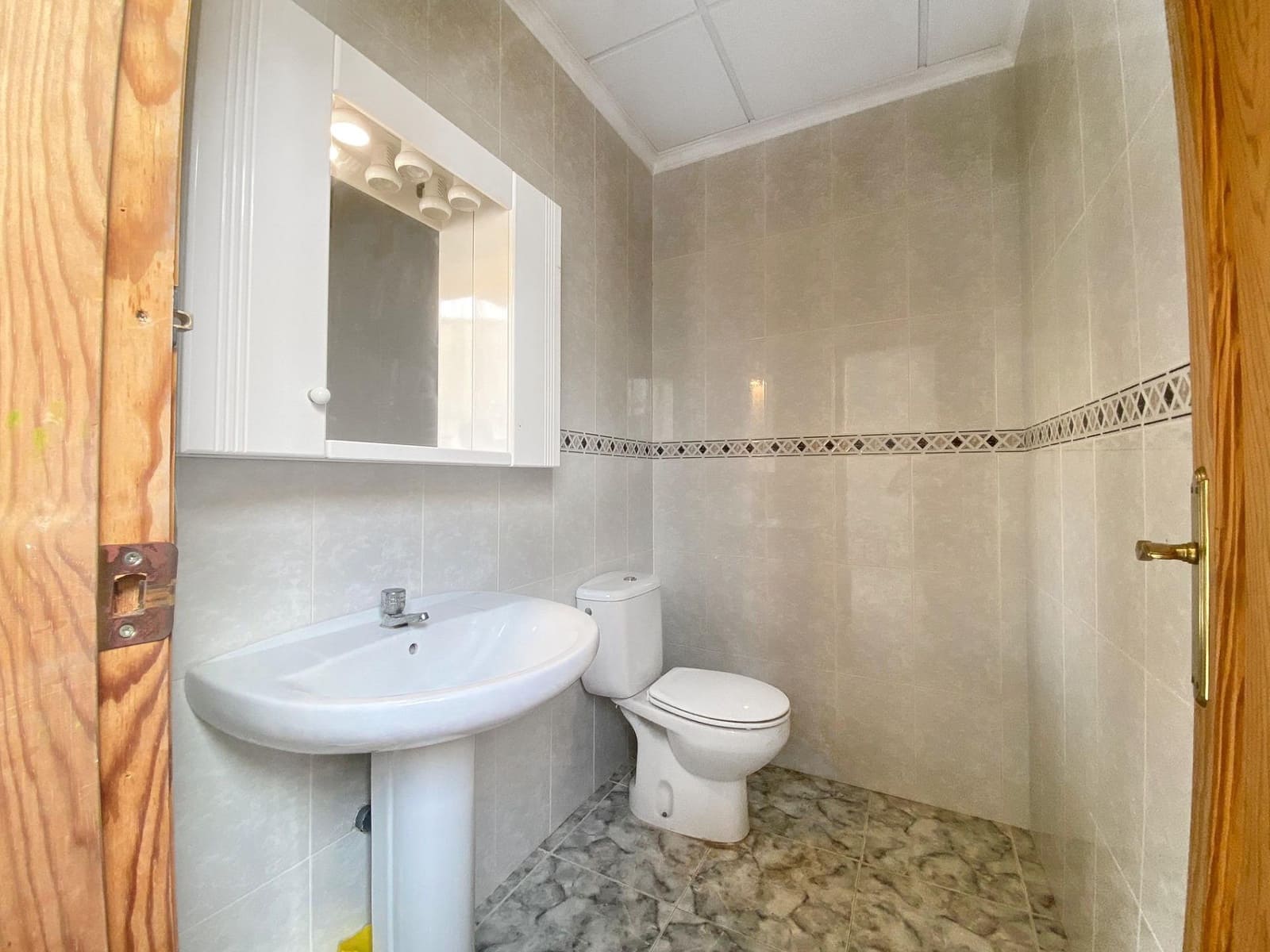 Kommersiell att hyra i Albox - 500 € (Ref: 10055467)