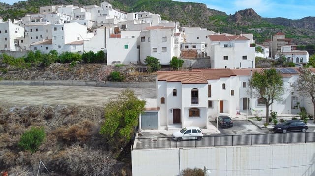 3 slaapkamer Rijtjeshuis te koop in Urrácal met garage - € 80.000 (Ref: 10150392)