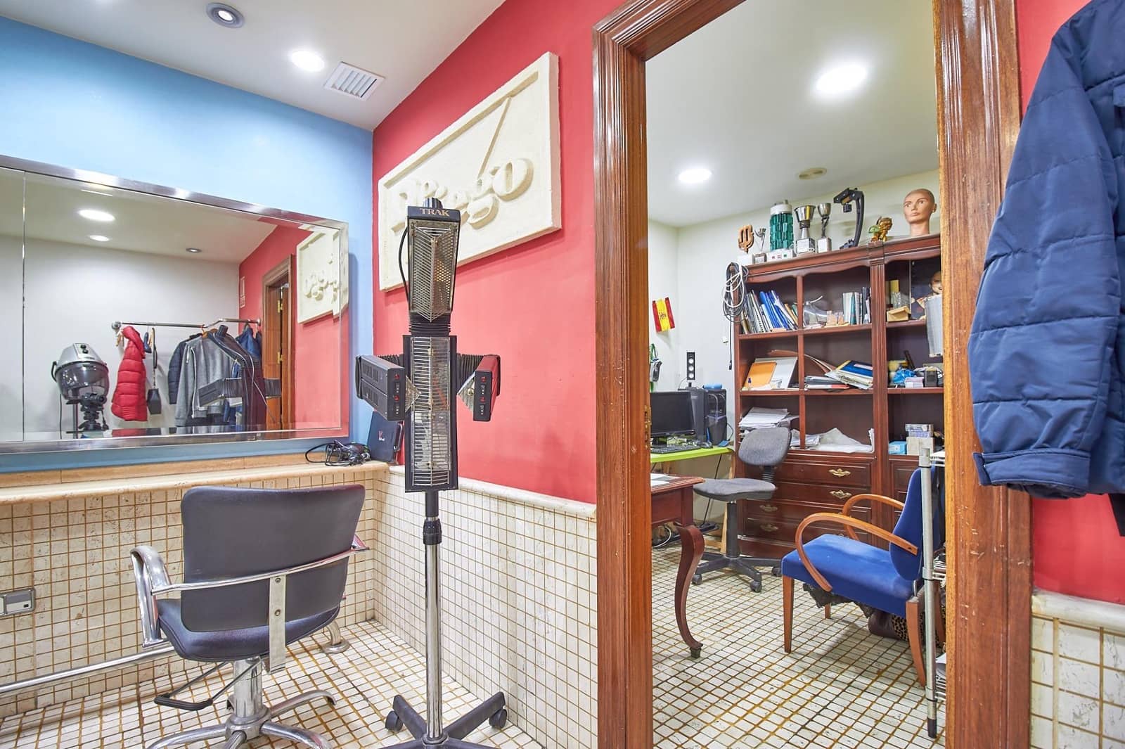 Commercieel te koop in Almeria stad - € 230.000 (Ref: 6892506)