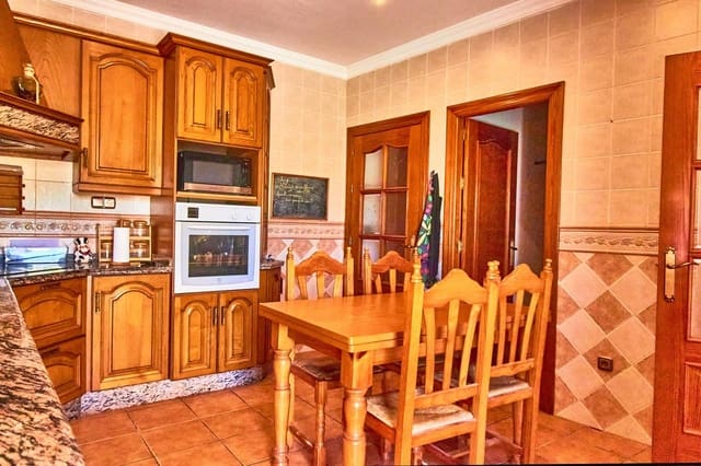 4 slaapkamer Villa te koop in Los Cerricos, Oria met garage - € 160.000 (Ref: 7759866)