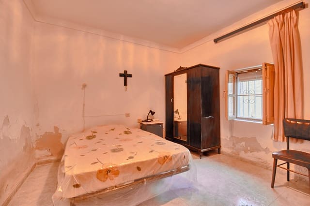 5 bedroom Townhouse for sale in Olula del Río with garage - € 66,500 (Ref: 7912549)