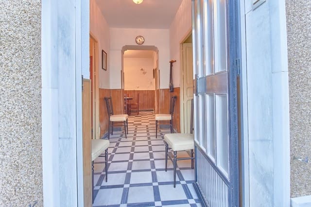 5 bedroom Townhouse for sale in Olula del Río with garage - € 66,500 (Ref: 7912549)