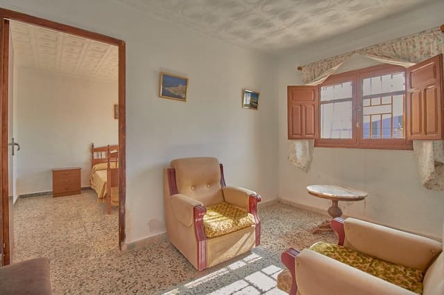 Finca/Casa Rural de 2 habitaciones en Fines en venta con garaje - 65.000 € (Ref: 8090323)