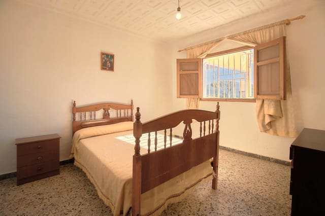 Finca/Casa Rural de 2 habitaciones en Fines en venta con garaje - 65.000 € (Ref: 8090323)