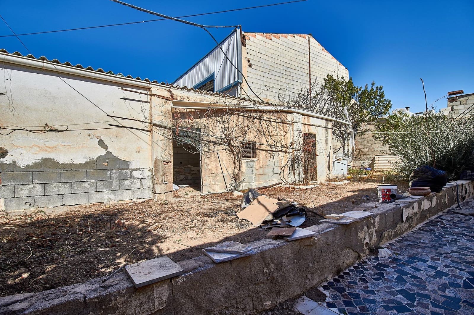 Finca/Casa Rural de 2 habitaciones en Fines en venta con garaje - 65.000 € (Ref: 8090323)