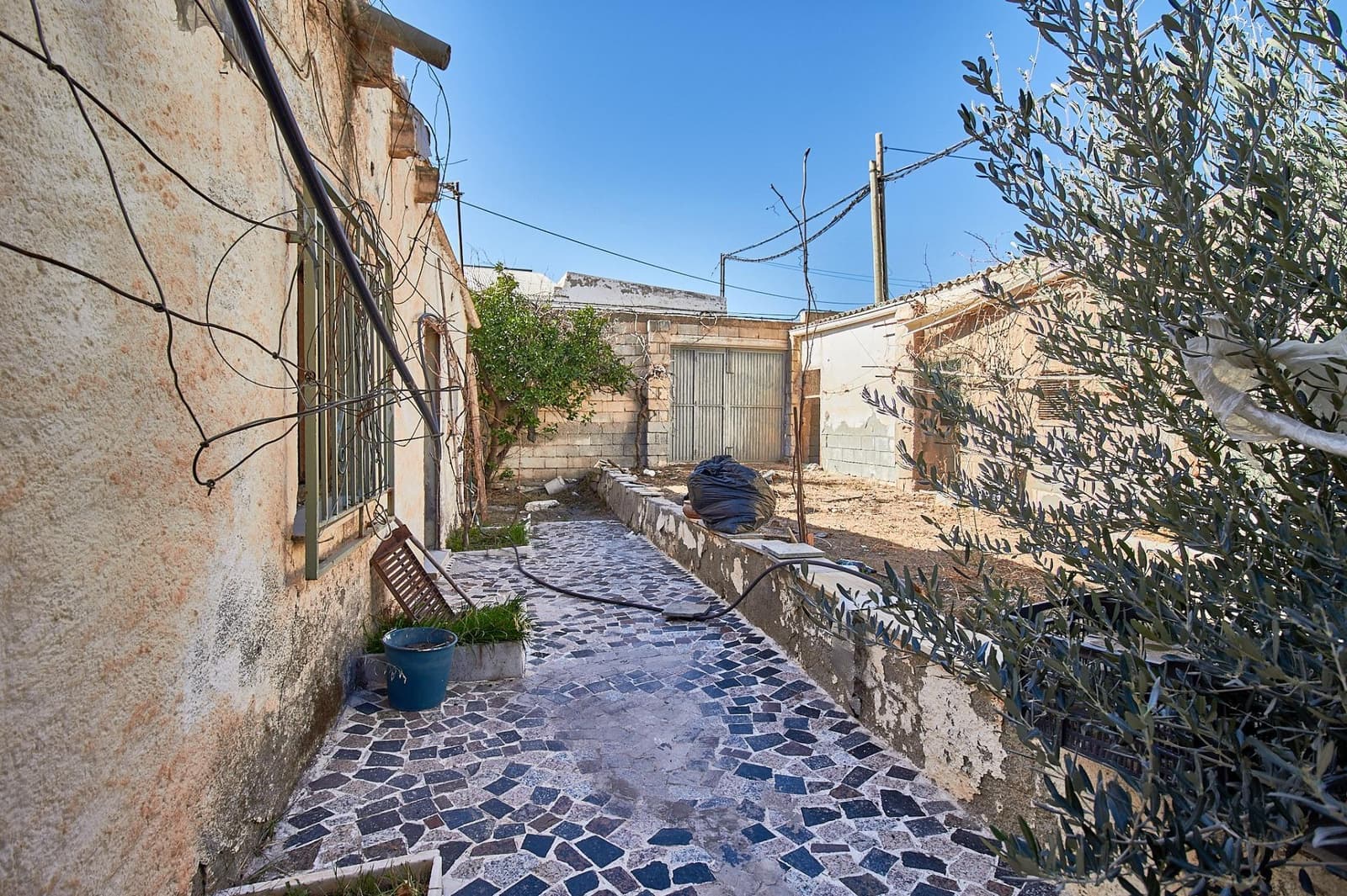 Finca/Casa Rural de 2 habitaciones en Fines en venta con garaje - 65.000 € (Ref: 8090323)