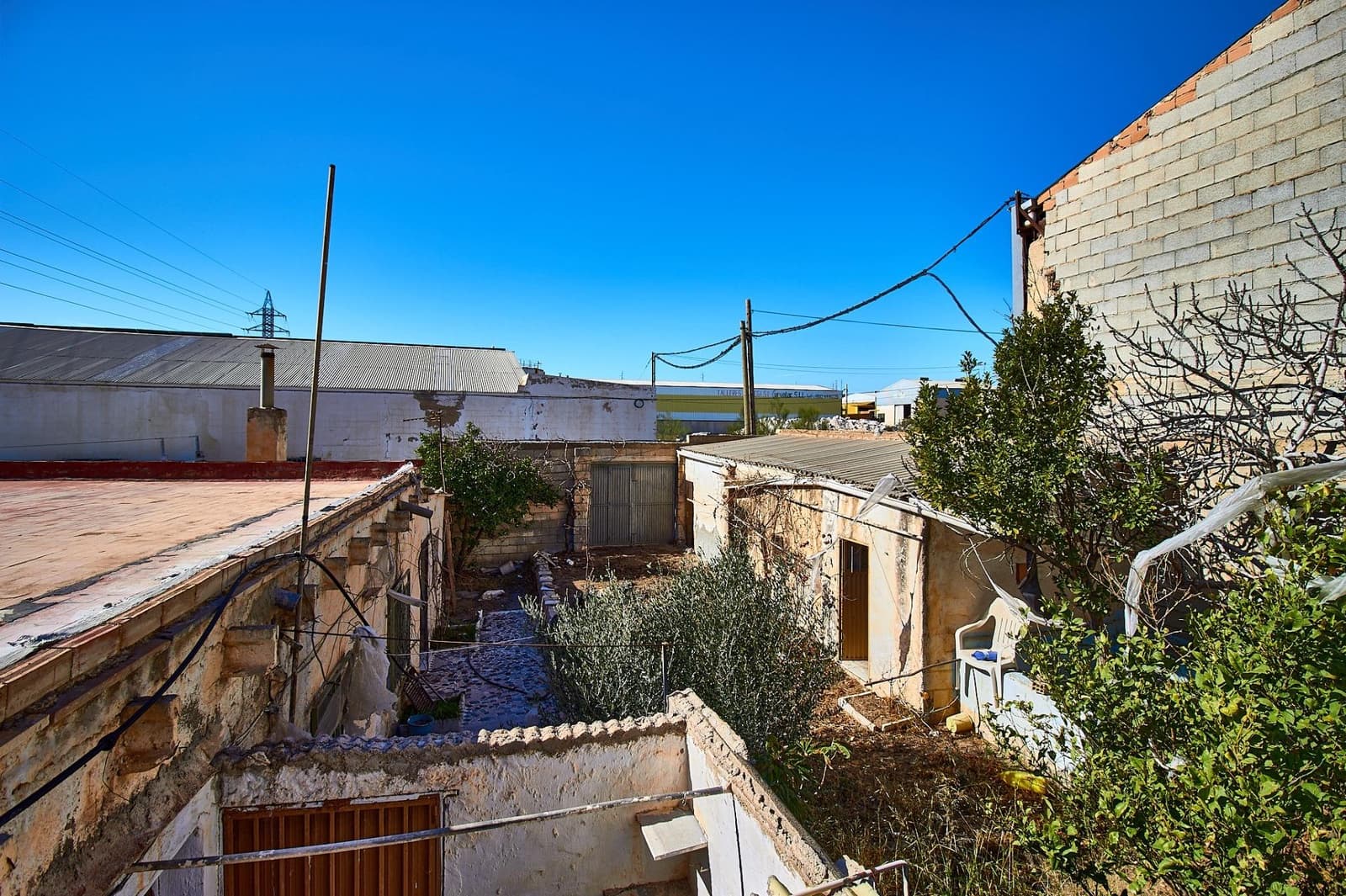 Finca/Casa Rural de 2 habitaciones en Fines en venta con garaje - 65.000 € (Ref: 8090323)