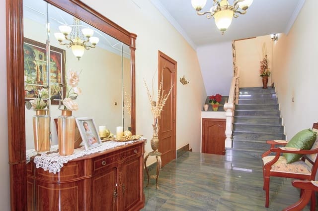 9 slaapkamer Huis te koop in Albox met garage - € 450.000 (Ref: 8243676)