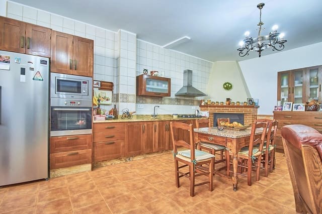 9 slaapkamer Huis te koop in Albox met garage - € 450.000 (Ref: 8243676)