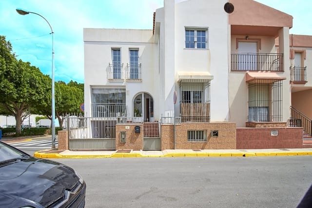 3 makuuhuone Rivitalo myytävänä paikassa El Ejido mukana 
autotalli - 168 000 € (Ref: 8926636)