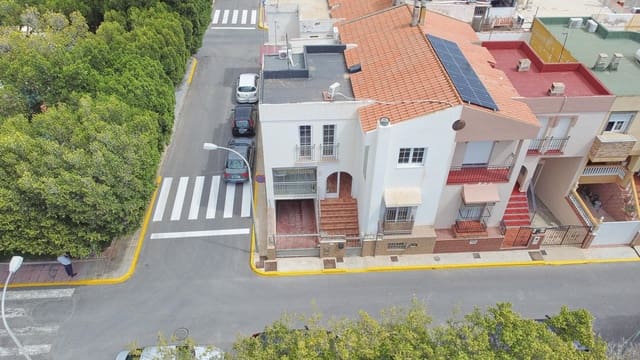 3 makuuhuone Rivitalo myytävänä paikassa El Ejido mukana 
autotalli - 168 000 € (Ref: 8926636)