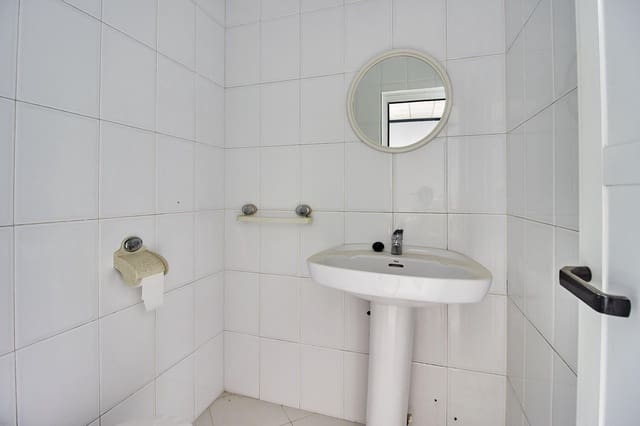 Comercial para arrendar em Olula del Río - 750 € (Ref: 8937058)