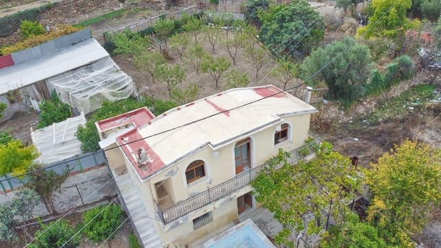 Chalet de 4 habitaciones en Macael en venta con piscina - 120.000 € (Ref: 9411163)