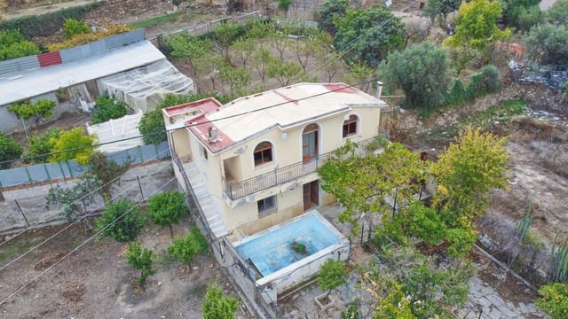 Chalet de 4 habitaciones en Macael en venta con piscina - 120.000 € (Ref: 9411163)