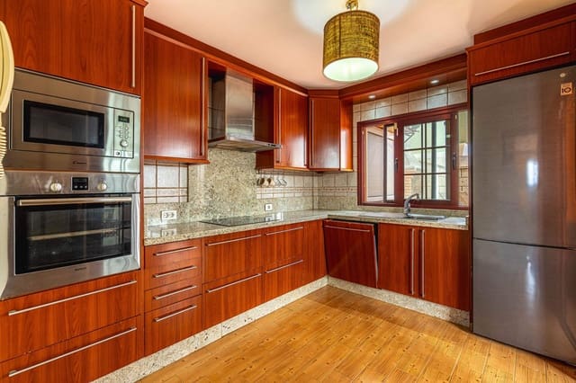 4 soverom Villa til salgs i El Medano, Granadilla de Abona med garasje - € 485 000 (Ref: 9234863)