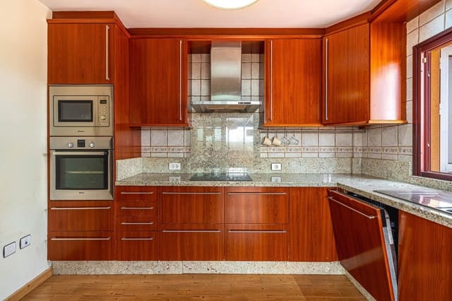 4 soverom Villa til salgs i El Medano, Granadilla de Abona med garasje - € 485 000 (Ref: 9234863)