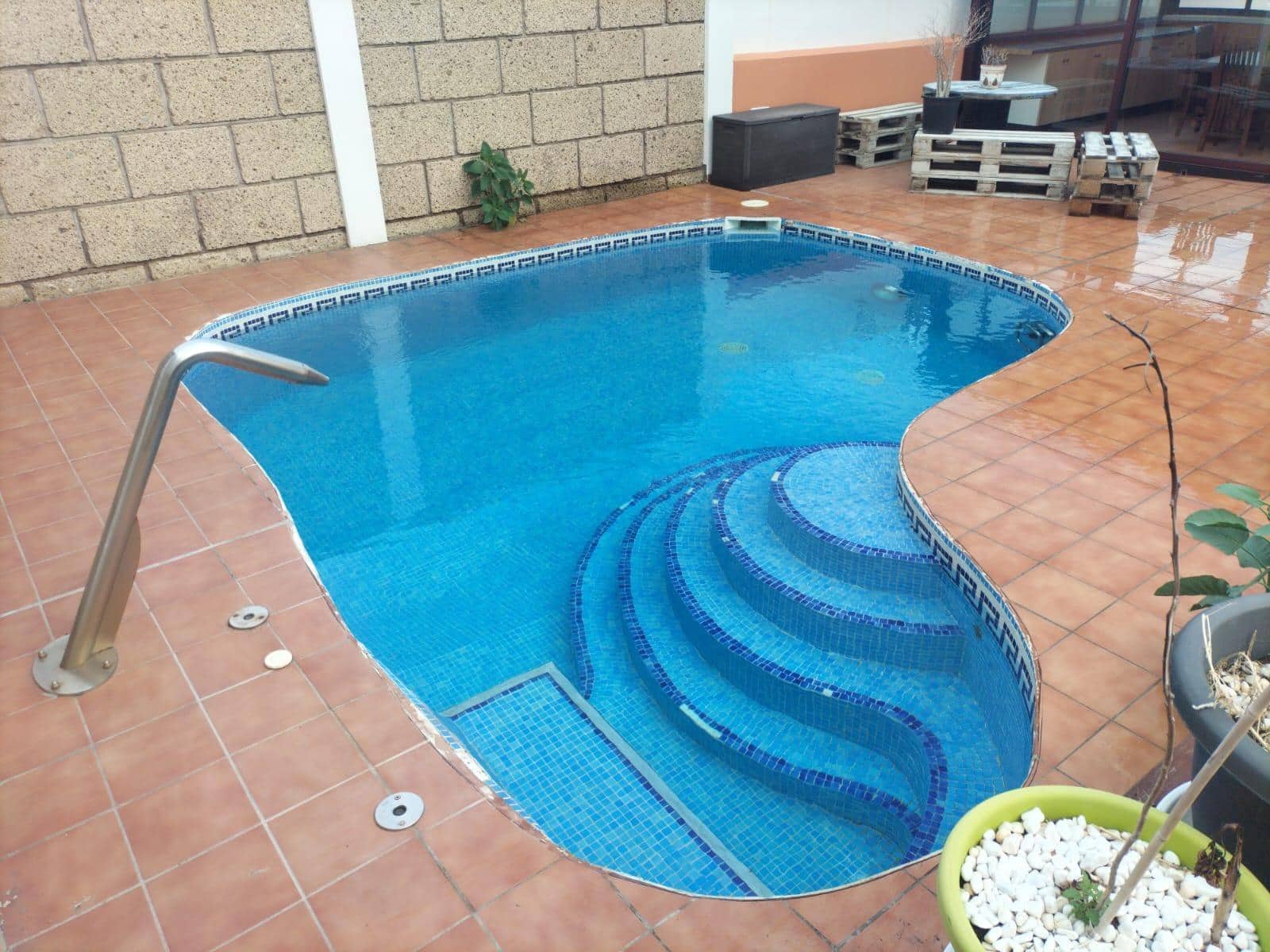 4 bedroom Villa for sale in El Medano with garage - € 485,000 (Ref: 9234863)