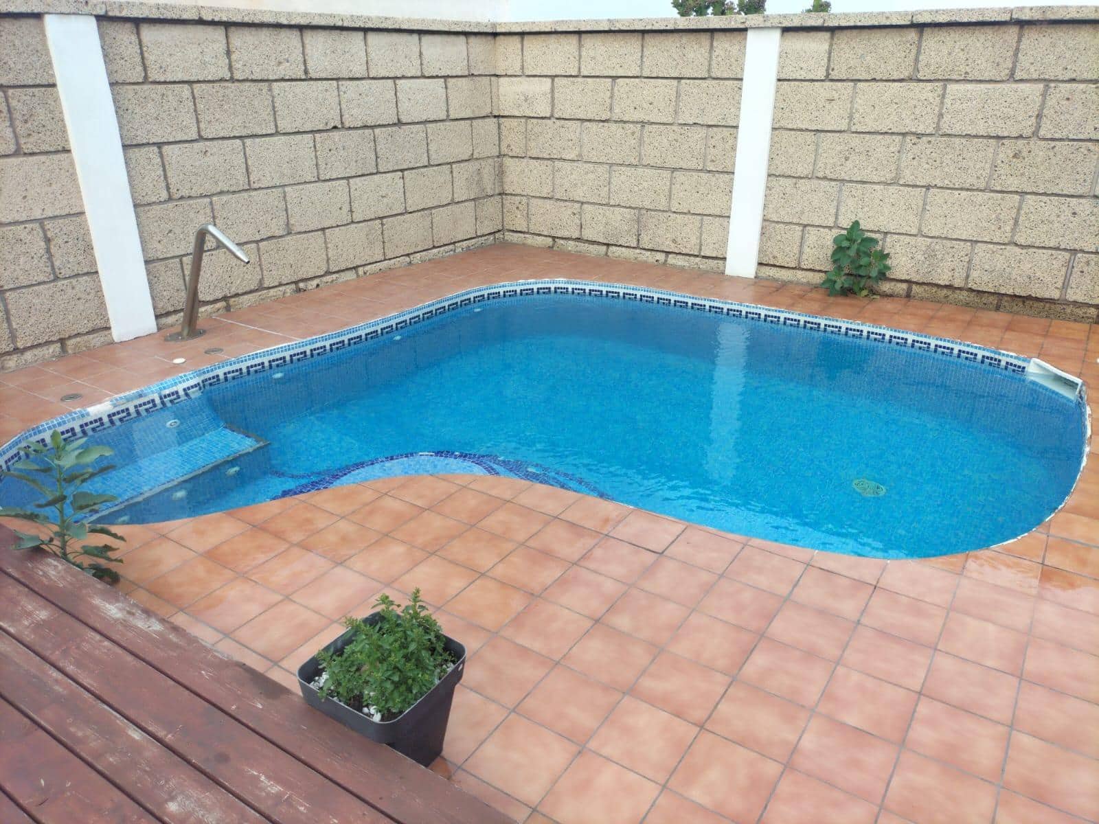 4 bedroom Villa for sale in El Medano with garage - € 485,000 (Ref: 9234863)