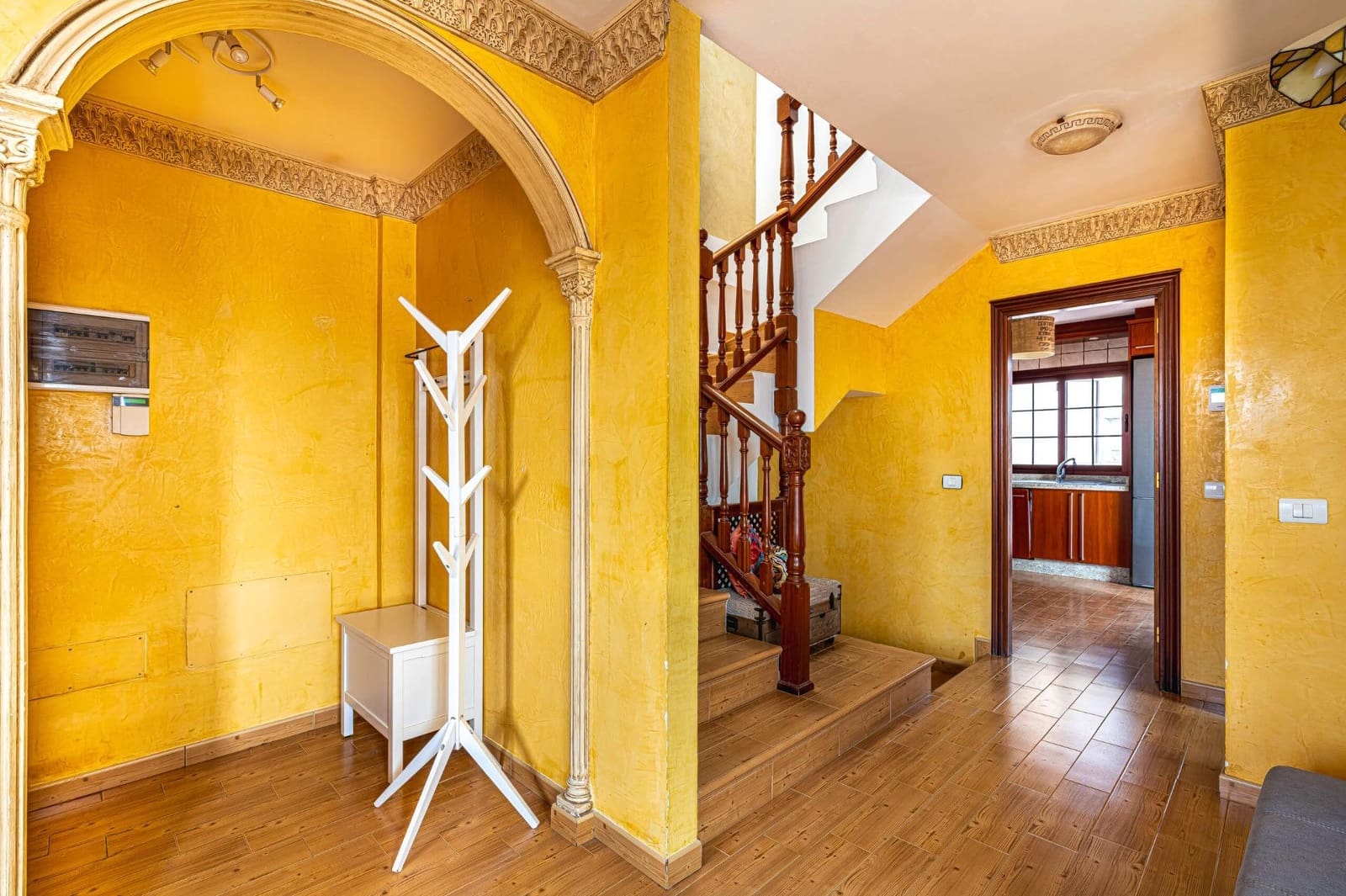 4 bedroom Villa for sale in El Medano with garage - € 485,000 (Ref: 9234863)