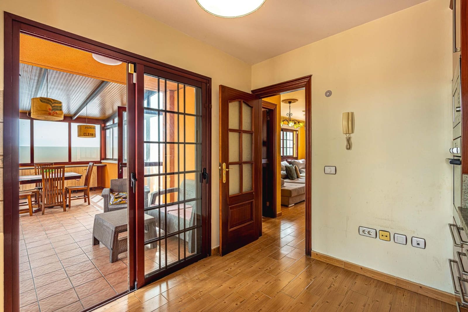 4 bedroom Villa for sale in El Medano with garage - € 485,000 (Ref: 9234863)