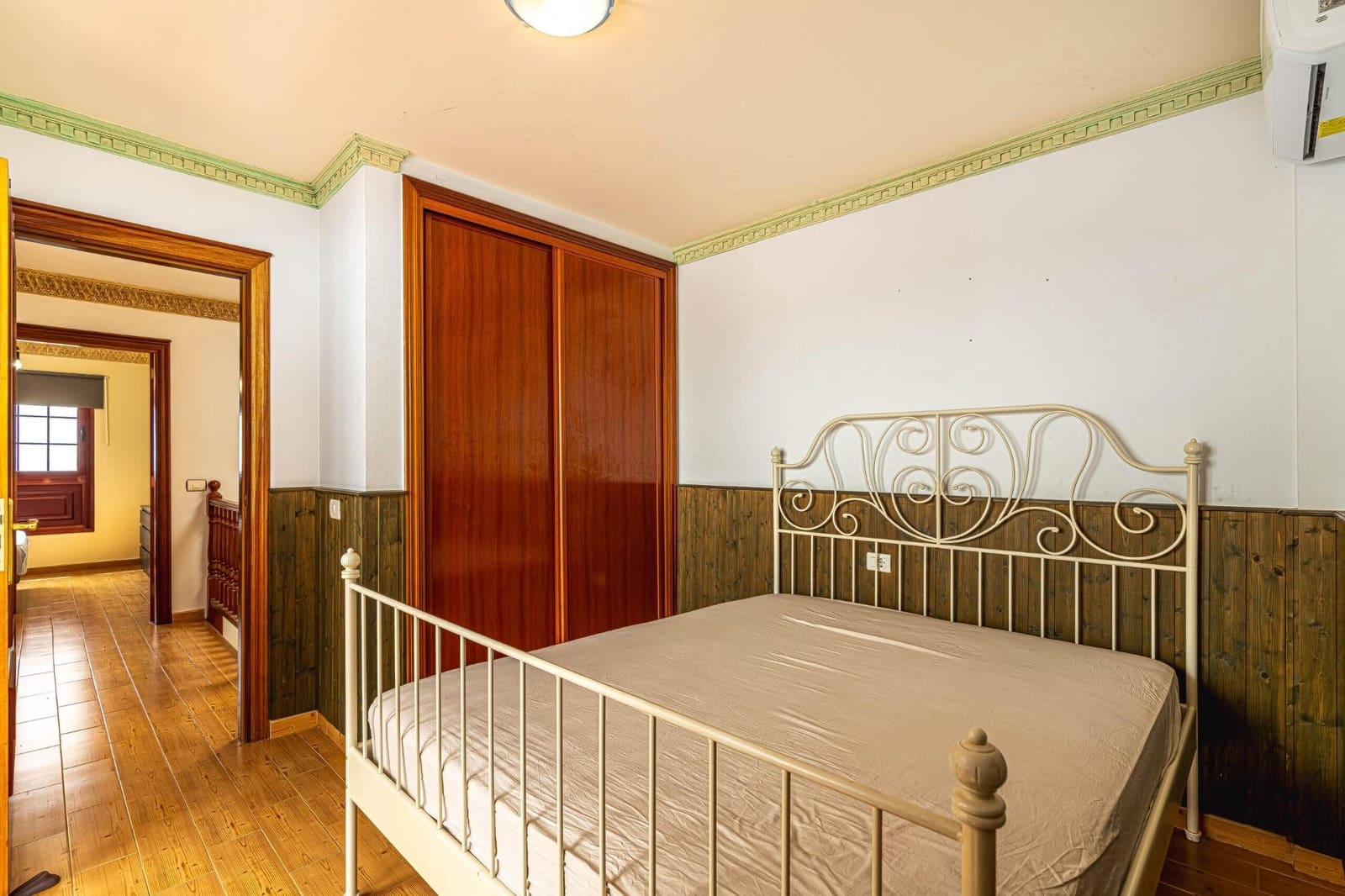 4 bedroom Villa for sale in El Medano with garage - € 485,000 (Ref: 9234863)