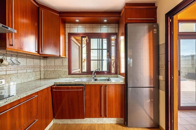 4 sovrum Villa till salu i El Medano, Granadilla de Abona med garage - 485 000 € (Ref: 9234863)