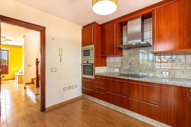 4 sovrum Villa till salu i El Medano, Granadilla de Abona med garage - 485 000 € (Ref: 9234863)