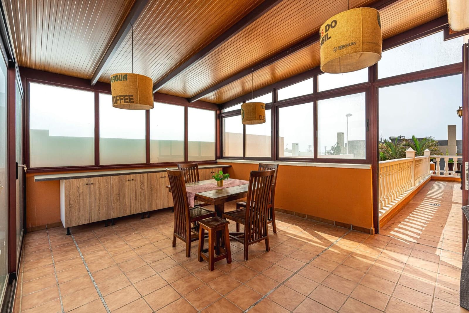 4 bedroom Villa for sale in El Medano with garage - € 485,000 (Ref: 9234863)