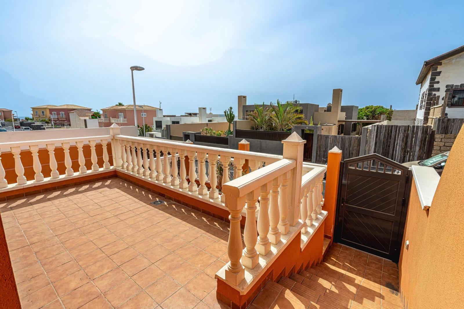 4 bedroom Villa for sale in El Medano with garage - € 485,000 (Ref: 9234863)