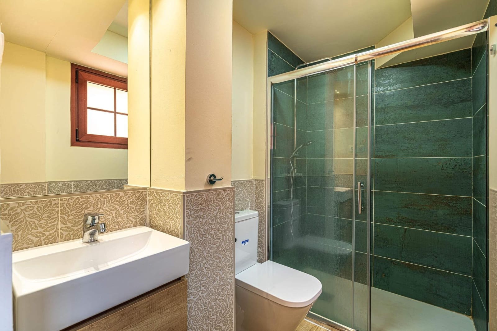 4 bedroom Villa for sale in El Medano with garage - € 485,000 (Ref: 9234863)