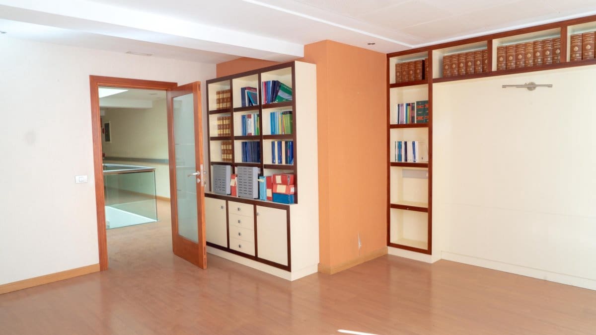 Erhverv til salg i San Cristobal de La Laguna - € 995.000 (Ref: 9234872)