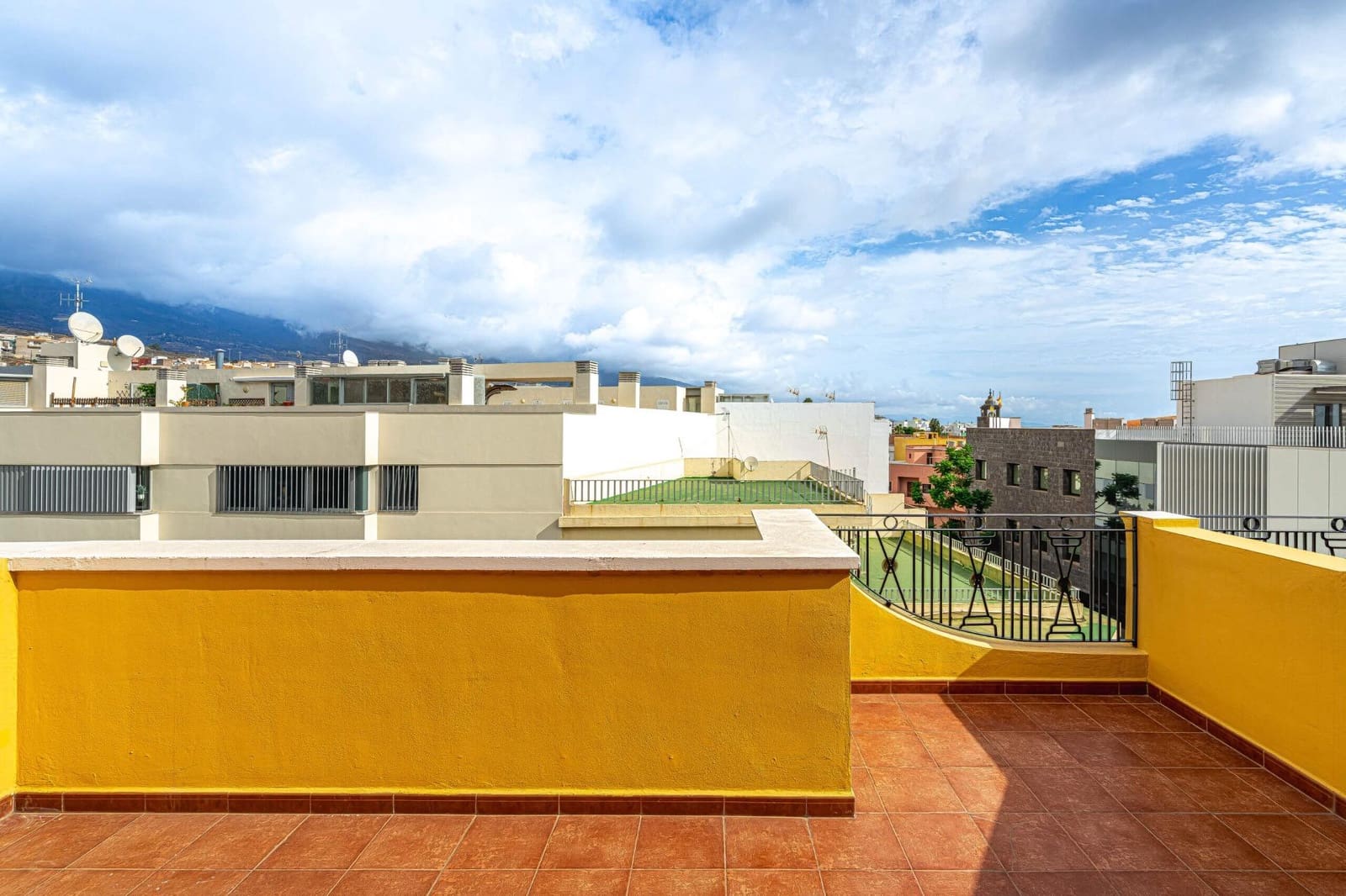 Ático de 2 habitaciones en Güímar en alquiler - 1.100 € (Ref: 9312751)