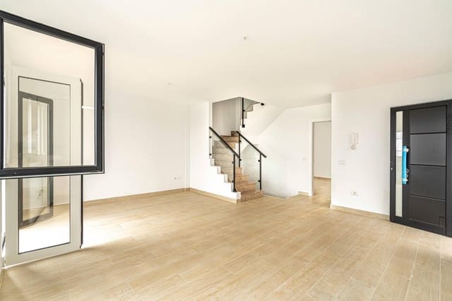 3 bedroom Semi-detached Villa for sale in San Cristóbal de La Laguna with garage - € 419,000 (Ref: 9502682)