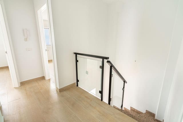 3 soveværelse Semi-Rækkehus til salg i San Cristóbal de La Laguna med garage - € 419.000 (Ref: 9502682)