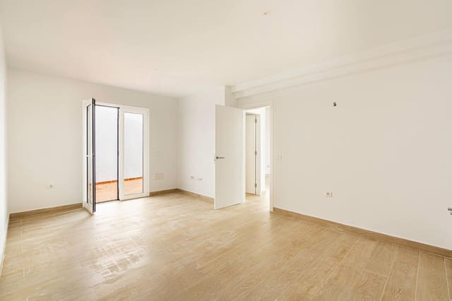 3 soveværelse Semi-Rækkehus til salg i San Cristóbal de La Laguna med garage - € 419.000 (Ref: 9502682)