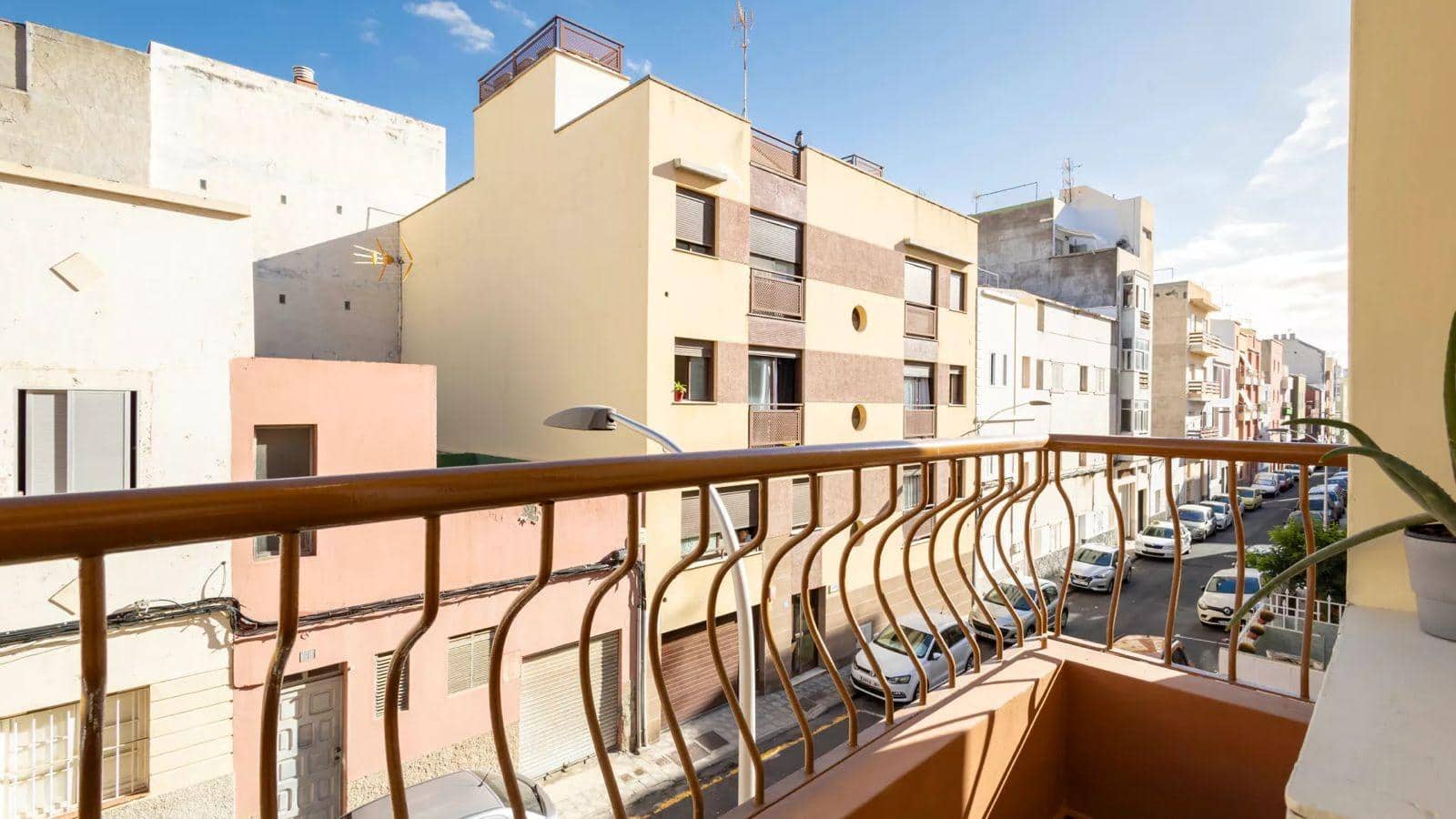 2 bedroom Flat for sale in Santa Cruz de Tenerife - € 199,000 (Ref: 9704973)