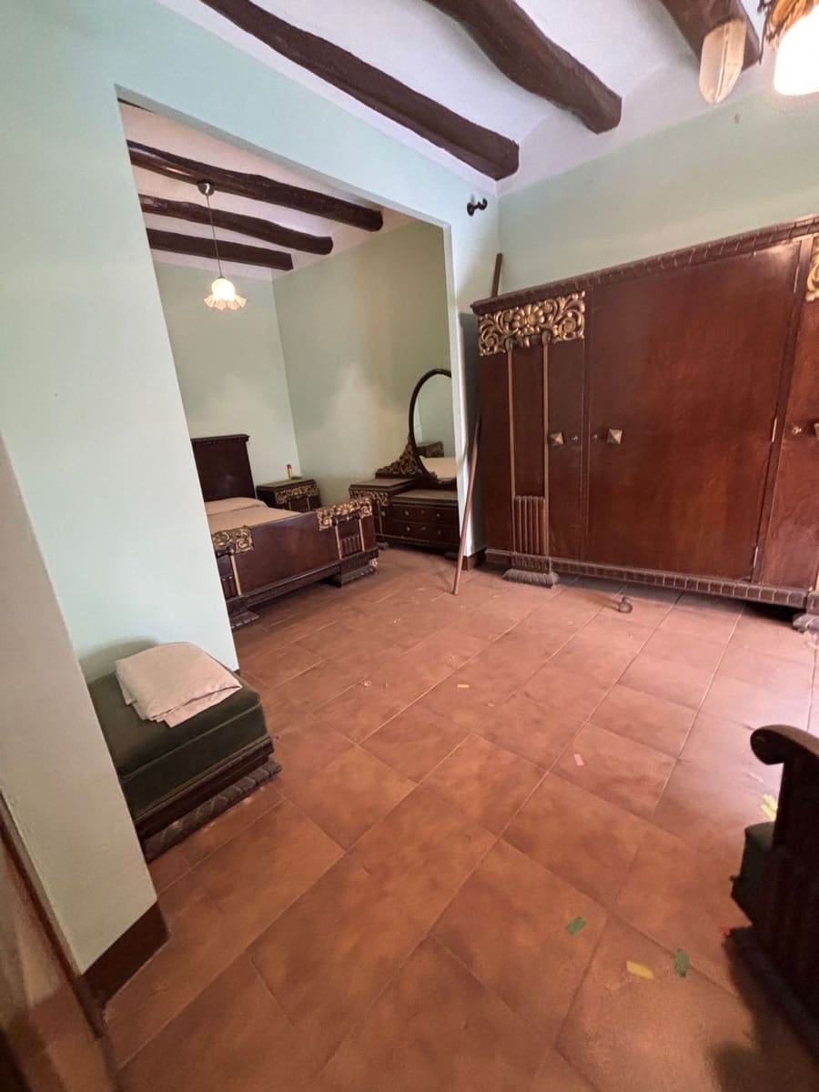 8 bedroom Finca/Country House for sale in Asco with garage - € 180,000 (Ref: 10160995)