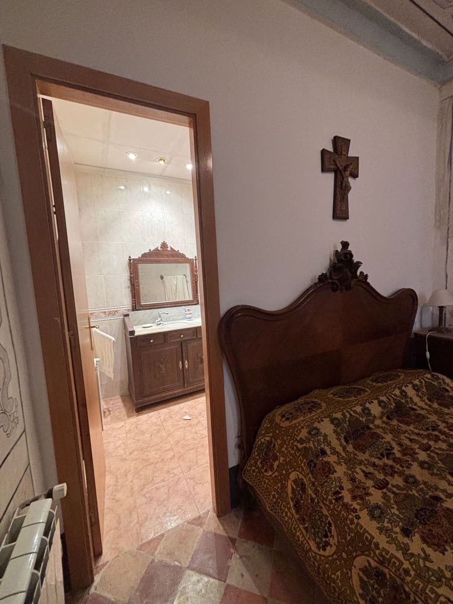 8 bedroom Finca/Country House for sale in Asco with garage - € 180,000 (Ref: 10160995)