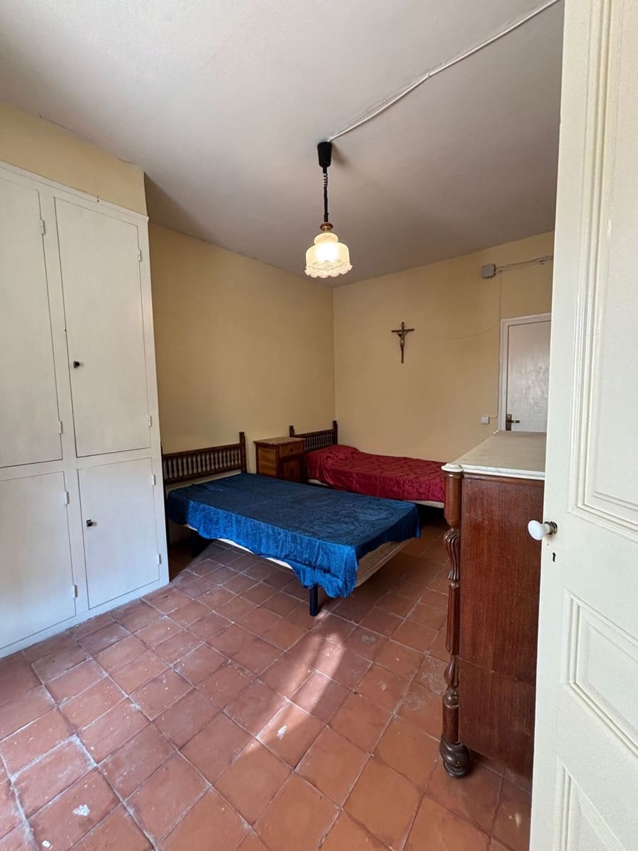8 bedroom Finca/Country House for sale in Asco with garage - € 180,000 (Ref: 10160995)