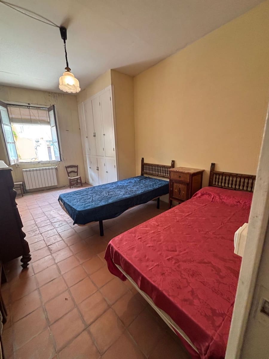 8 bedroom Finca/Country House for sale in Asco with garage - € 180,000 (Ref: 10160995)