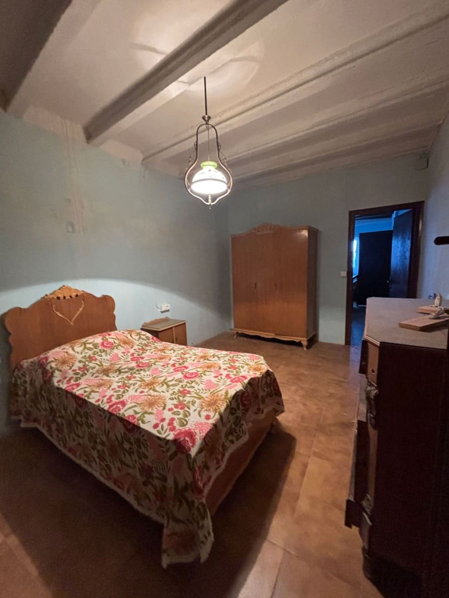 8 bedroom Finca/Country House for sale in Asco with garage - € 180,000 (Ref: 10160995)