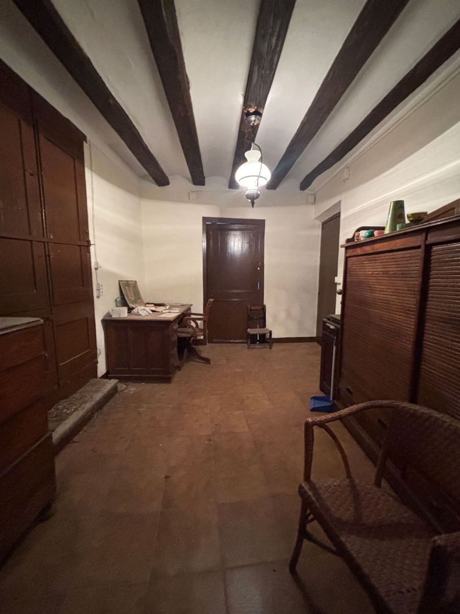 8 bedroom Finca/Country House for sale in Asco with garage - € 180,000 (Ref: 10160995)