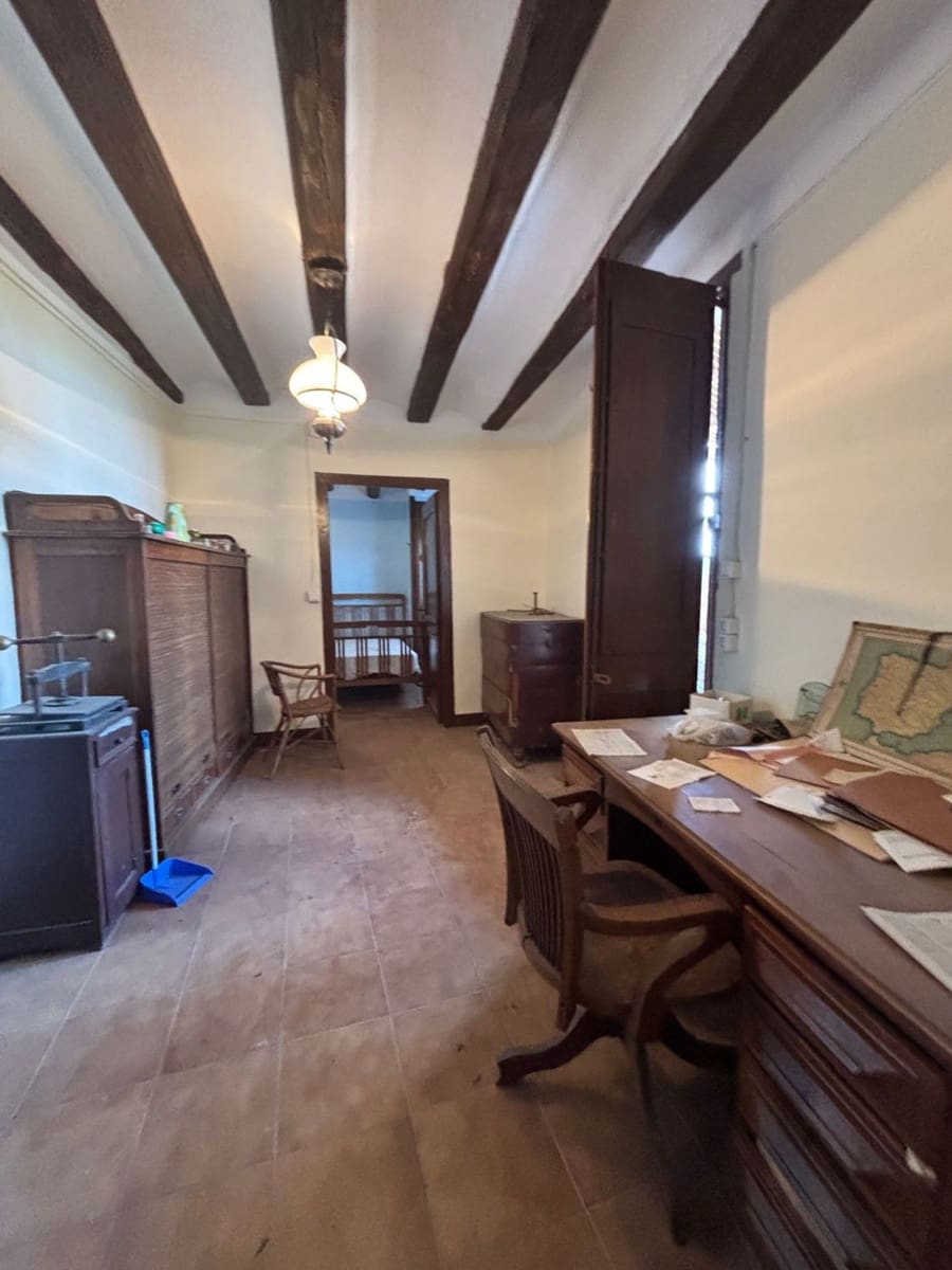 8 bedroom Finca/Country House for sale in Asco with garage - € 180,000 (Ref: 10160995)