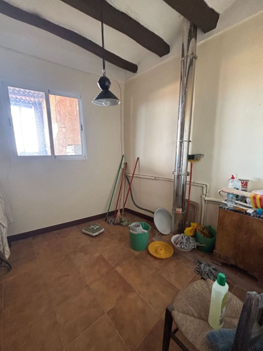 8 bedroom Finca/Country House for sale in Asco with garage - € 180,000 (Ref: 10160995)