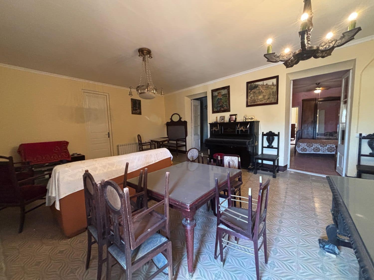 8 bedroom Finca/Country House for sale in Asco with garage - € 180,000 (Ref: 10160995)