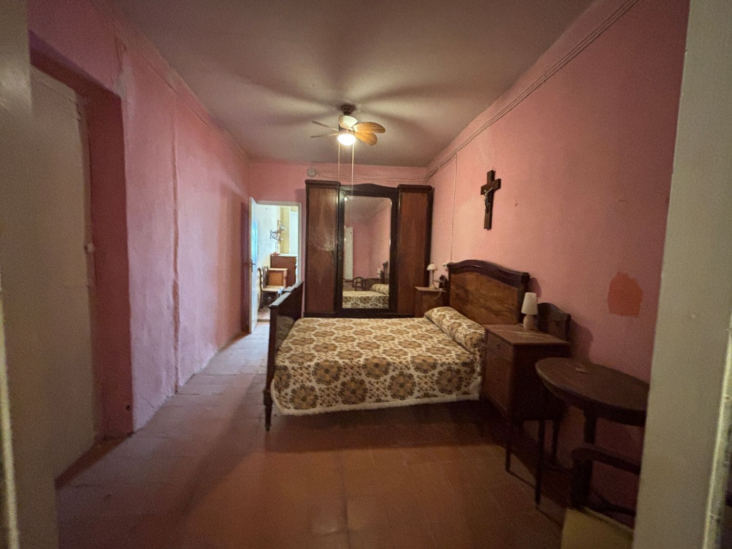 8 bedroom Finca/Country House for sale in Asco with garage - € 180,000 (Ref: 10160995)