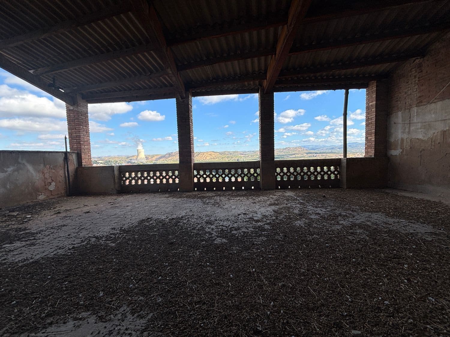 8 bedroom Finca/Country House for sale in Asco with garage - € 180,000 (Ref: 10160995)