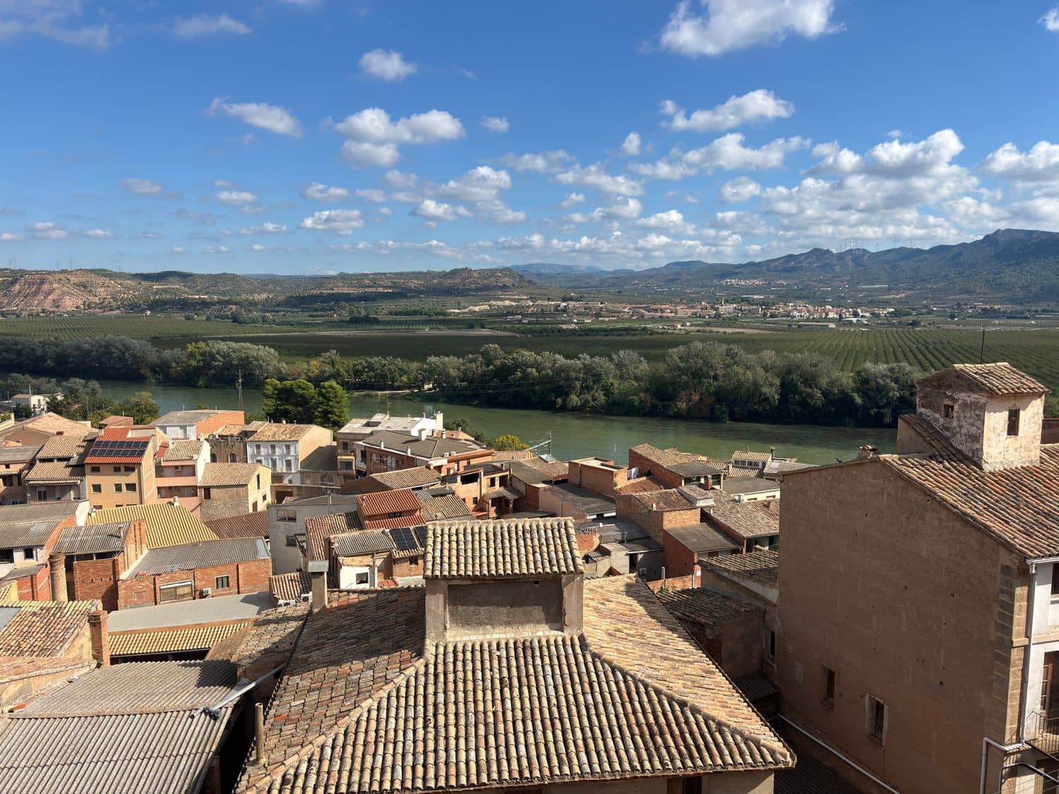 8 bedroom Finca/Country House for sale in Asco with garage - € 180,000 (Ref: 10160995)