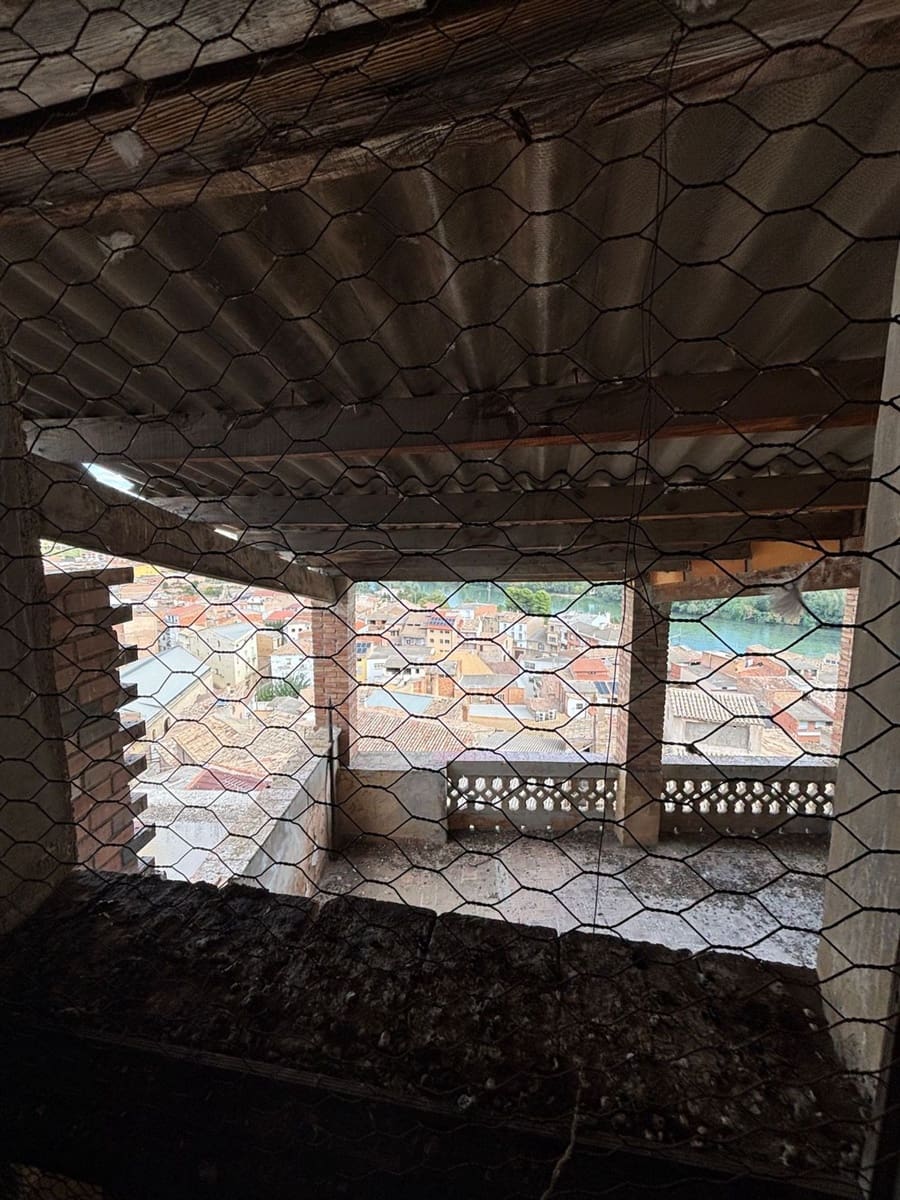 8 bedroom Finca/Country House for sale in Asco with garage - € 180,000 (Ref: 10160995)
